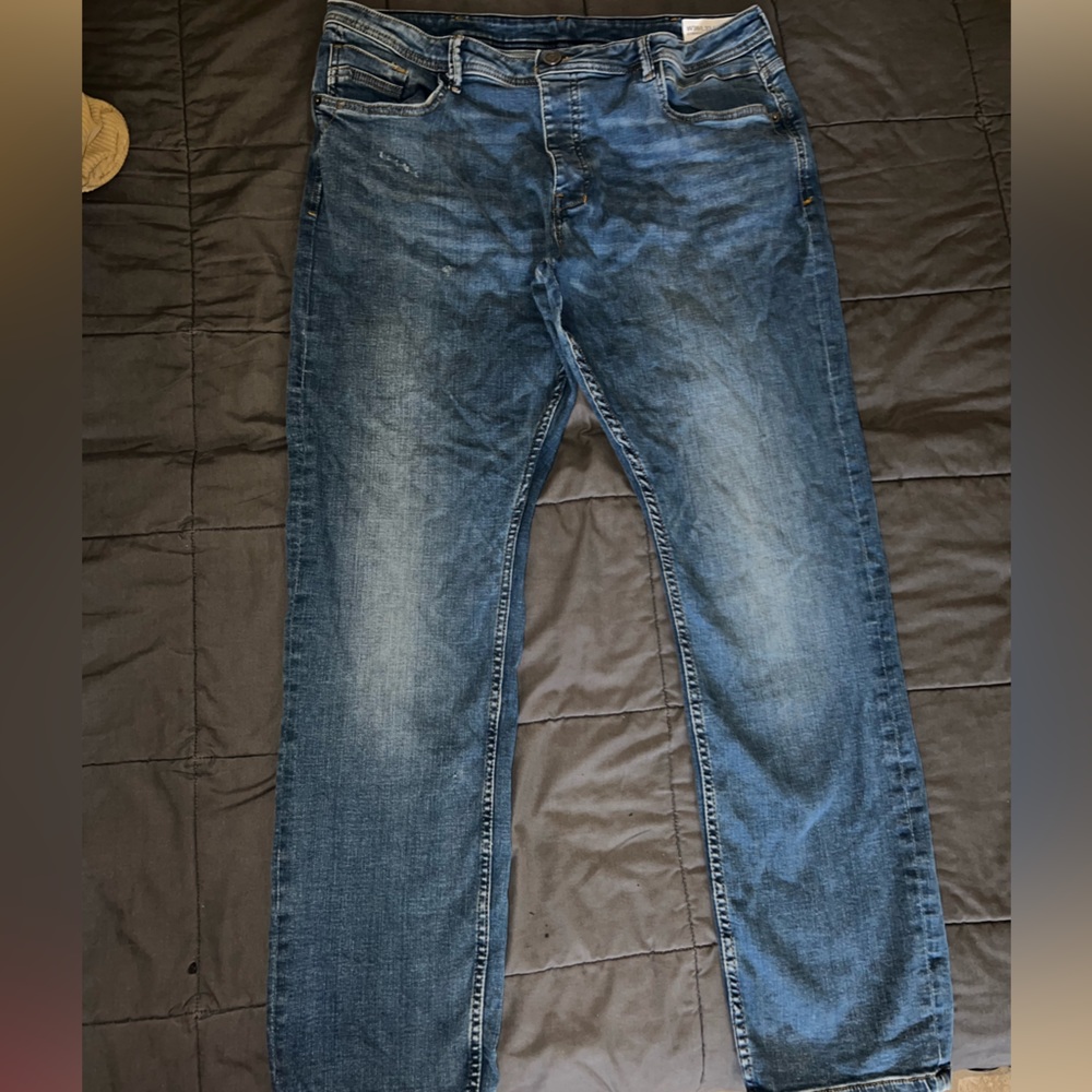 EUC- Mens faded jeans